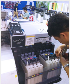 天津工程師為客戶調(diào)試